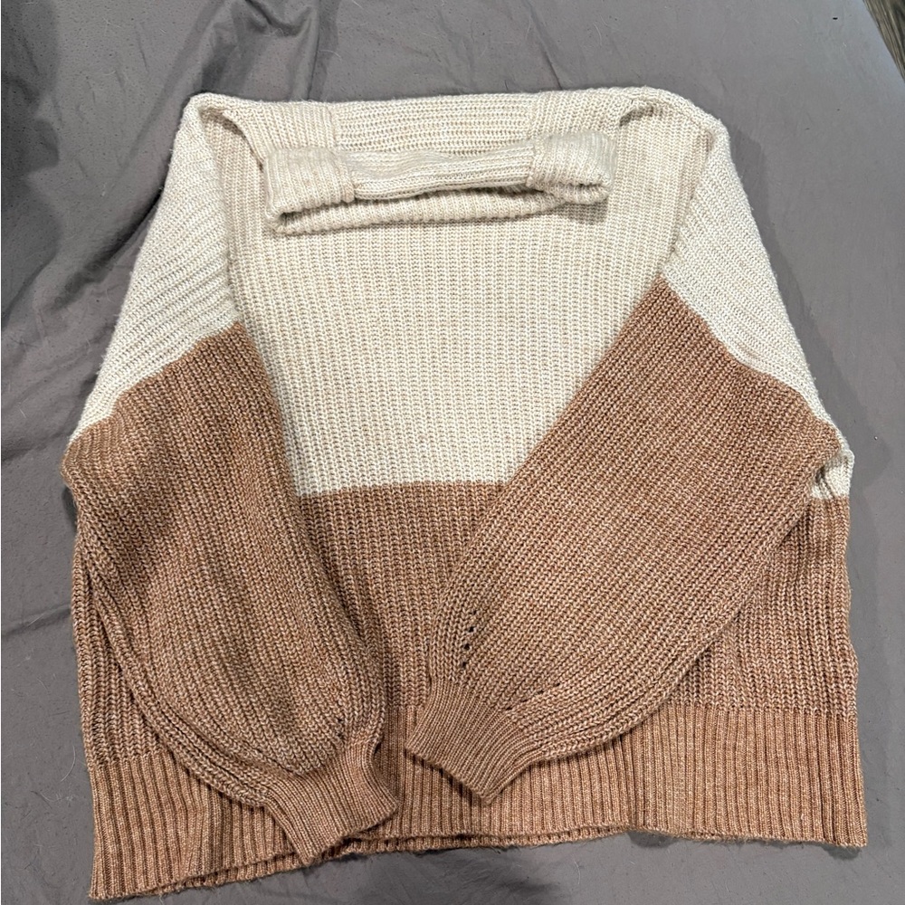 American Eagle Outfitters Cream and Brown Turtleneck Sweater